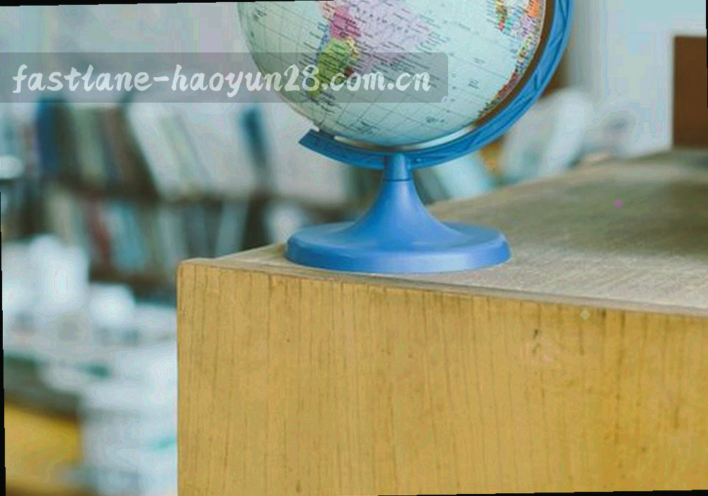 两枚收藏入口卡片并排，左侧为浏览器收藏夹条目样式，右侧为桌面快捷方式图标样式，均带星标标记